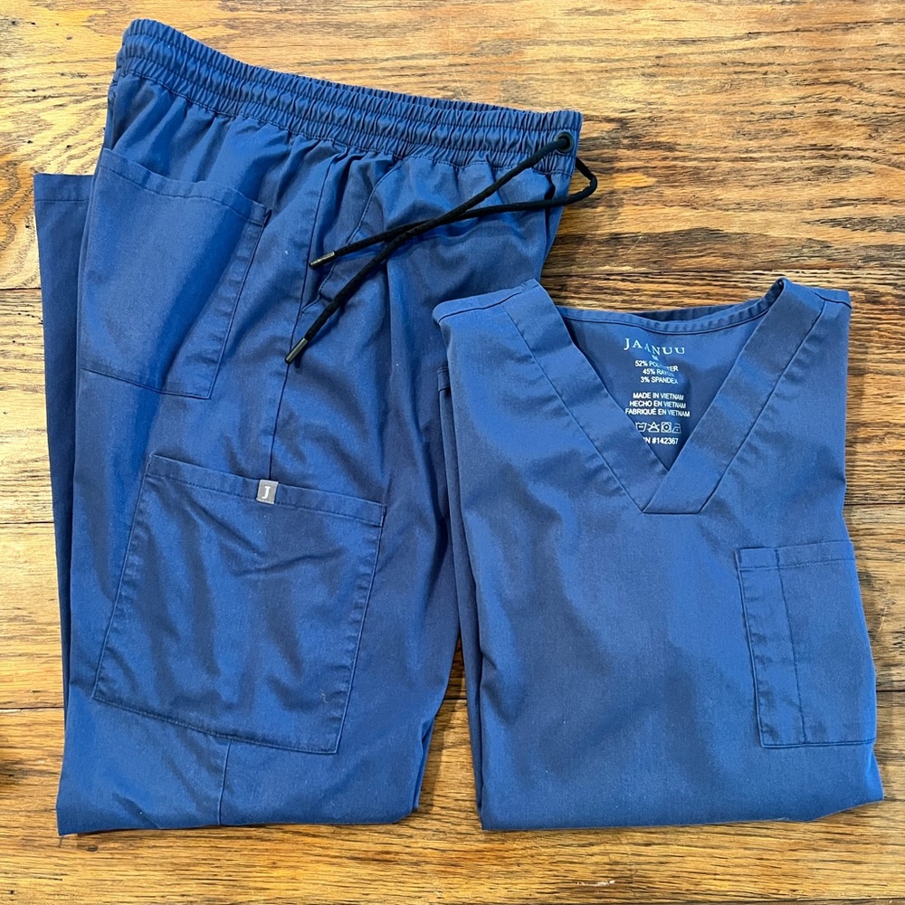 Jaanuu Men's Navy Scrub Set